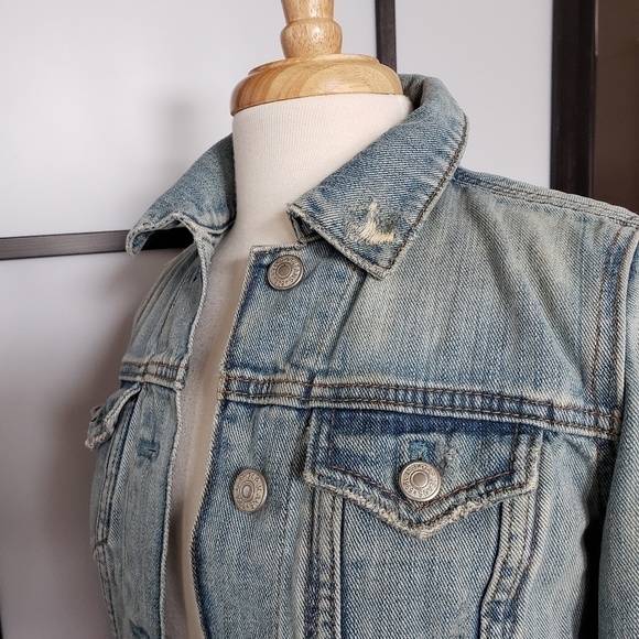 Gap medium wash distressed jean jacket - Picture 3 of 7
